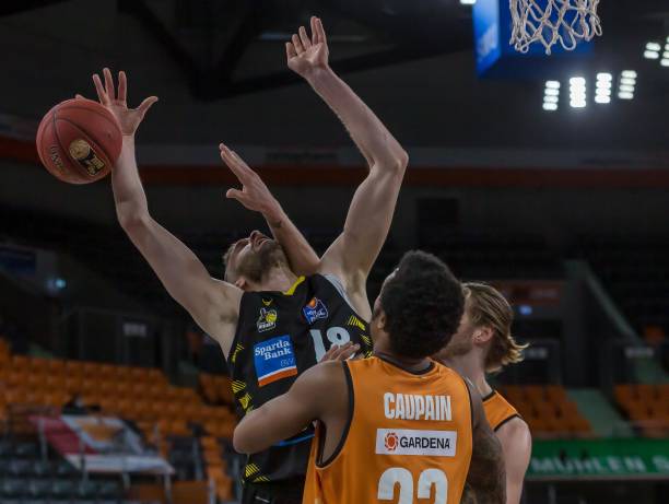 成为全场比 成为全场比