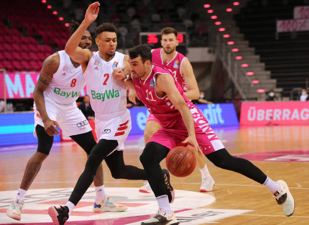 踩踏对手腹 踩踏对手腹